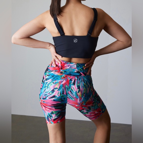 NWT JOSIE NATORI SOLSTICE BIKE SHORTS Sz M in Azalea Trellis Wave Poppy Shorts - Picture 4 of 11